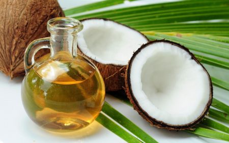 Kokosový olej není jen špatný! Je skvělý odličovač i kondicionér. Jak pomůže vašim čtyřnohým mazlíčkům?
