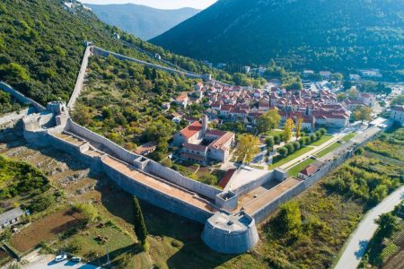 Chorvatská „malá čínská zeď“ (UNESCO) na Pelješacké riviéře