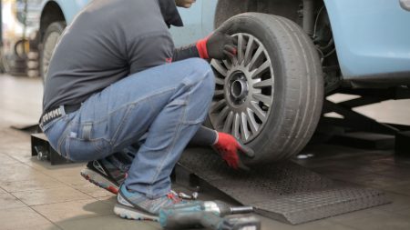 Víte, co nejvíc škodí pneumatikám? Ničíte si je sami vědomě i nevědomě