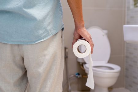 Utřít se pouze toaletním papírem nestačí. Nepříjemná pravda o „nebezpečné“ hygieně