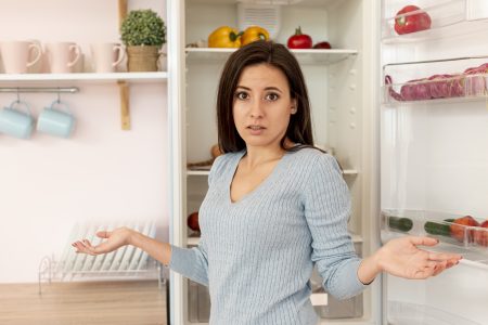 Velký přehled: Jak efektivně uspořádat potraviny v lednici a neplýtvat jídlem