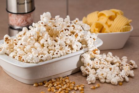 Popcorn je skutečně dietní svačina, pokud je správně připravena. Kolik má kalorií?