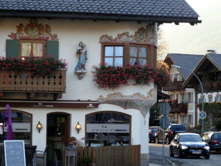 Na cestách: V Garmisch-Partenkirchenu zajděte na papouška do 70 let staré restaurace