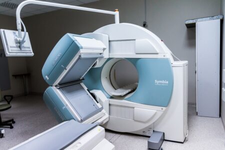 Úmrtí během zobrazování magnetickou rezonancí: Muž udělal osudovou chybu