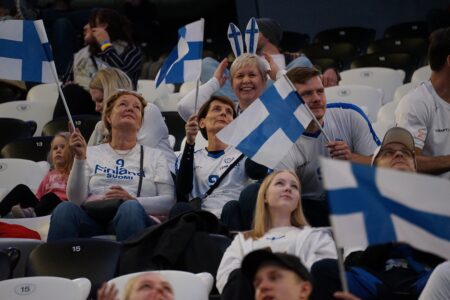 Finští studenti mají vzdělání, obědy i dopravu zdarma a učitelé astronomické platy
