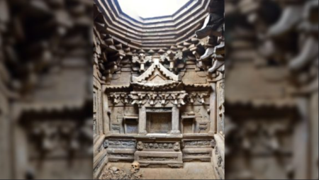 1000let stará cihlová hrobka objevená v Číně je vyzdobena lvy, sasankami a strážnými duchy