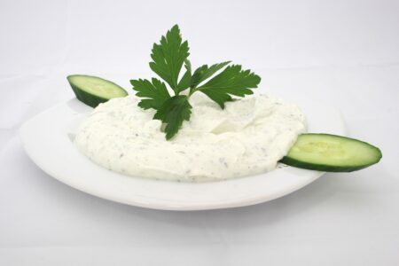 Jednoduchý recept na každý den: Zeleninový salát s jogurtem