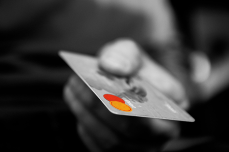 Zákazníky Tesca čeká změna v způsobu platby. Některé z nich to možná překvapí. Například při online nákupech