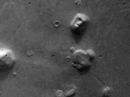 Tajemné stavby zachycené na snímcích NASA z Marsu podporují tvrzení o starověkém městě na Rudé planetě